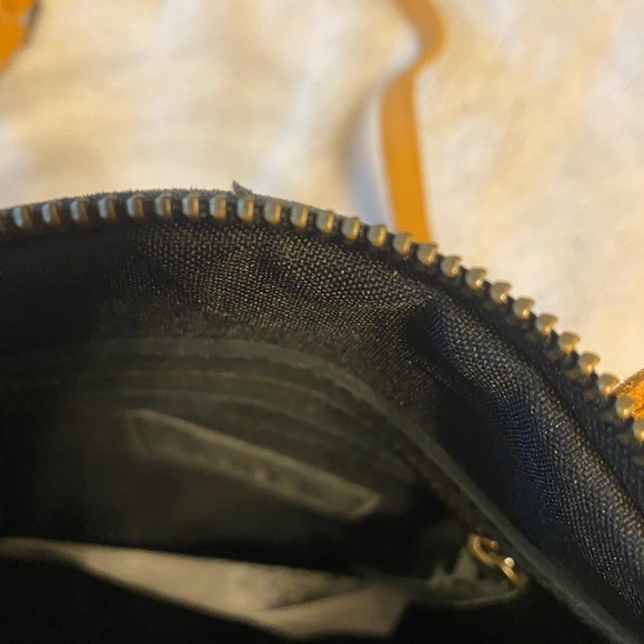 Black leather crossbody bag. - Picture 4 of 4